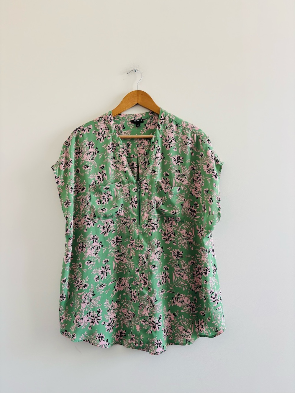Torrid Georgette Blouse Green Floral Chiffon Zip Pockets Womens 1X Boho Whimsy